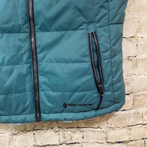 Free Country Green Free Cycle Clouds Lite Reversible Sherpa Vest - Picture 5 of 7